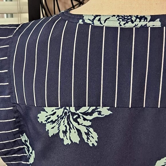 J Crew Size 6 Blue/Turq Sleeveless Floral/Striped Top Split V-Neck EUC - Picture 7 of 11